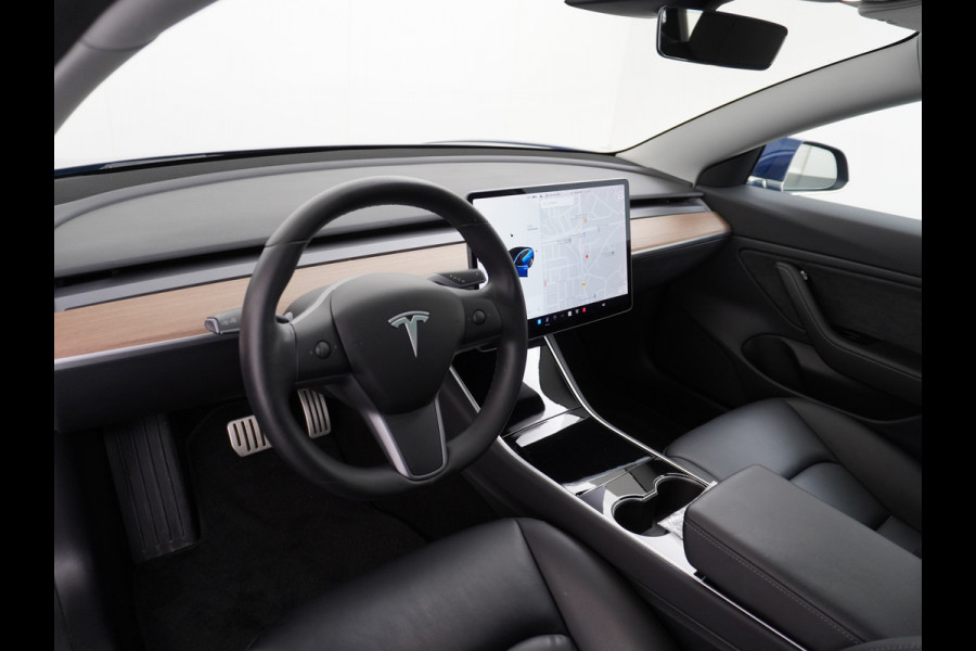 Tesla Model 3 Performance AWD 513pk 0-100 3,4 sec. 20" FSD-vb. AutoPilot Carbon Spoiler Premium-HiFi Pano.dak Camera Leer Adaptive-Cruise+Stop 4wd Rode Remklauwen Carbon-Spoiler Premium Audio Veel grip door 4WD vierwielaandrijving.  Origineel Nederlandse auto ! 1e eigenaar 69250 nieuw