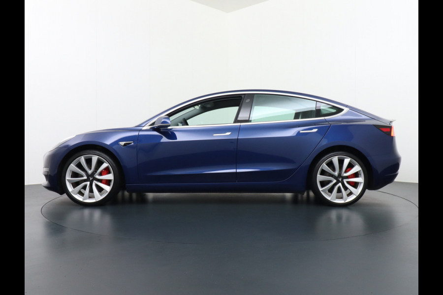 Tesla Model 3 Performance AWD 513pk 0-100 3,4 sec. 20" FSD-vb. AutoPilot Carbon Spoiler Premium-HiFi Pano.dak Camera Leer Adaptive-Cruise+Stop 4wd Rode Remklauwen Carbon-Spoiler Premium Audio Veel grip door 4WD vierwielaandrijving.  Origineel Nederlandse auto ! 1e eigenaar 69250 nieuw