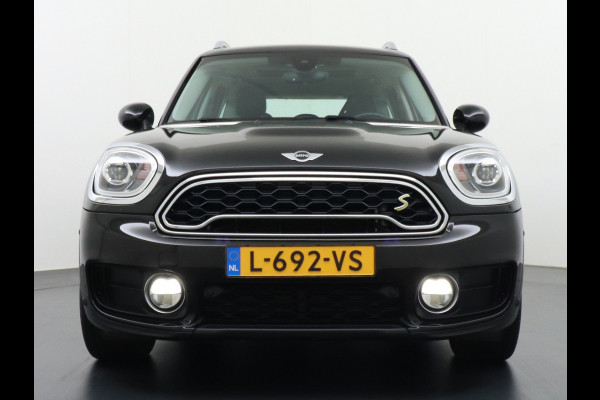 MINI Countryman AUT-6 T224pk LEER PanoDak /2xSch.-dak Connected-Services Wifi-vb. Hybrid Cooper S E ALL4 Sport-StoelenHUD Navi-pro Park-assist P Stoelverwarming Wired Comfort Access Head-up display Colour line Acoust.Active guard Voetgangersbescherm.Intelligent noodroep Performance control Mini driving modes 4x4