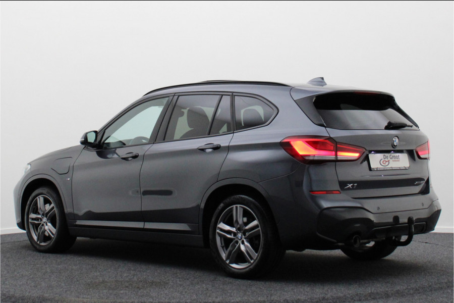 BMW X1 xDrive25e High Executive M-pakket Leer, Panoramadak, Camera, Cruise, Navigatie, DAB, Trekhaak, 18''