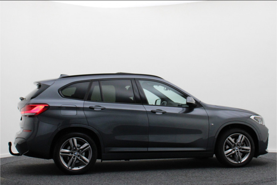 BMW X1 xDrive25e High Executive M-pakket Leer, Panoramadak, Camera, Cruise, Navigatie, DAB, Trekhaak, 18''