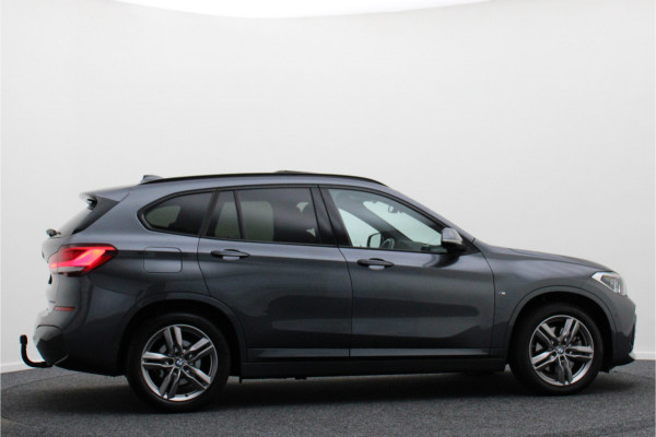 BMW X1 xDrive25e High Executive M-pakket Leer, Panoramadak, Camera, Cruise, Navigatie, DAB, Trekhaak, 18''