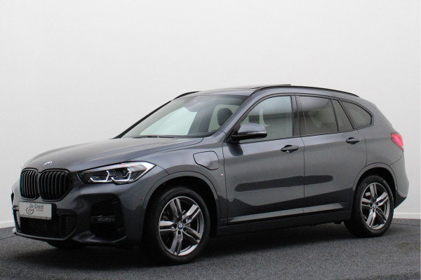 BMW X1 xDrive25e High Executive M-pakket Leer, Panoramadak, Camera, Cruise, Navigatie, DAB, Trekhaak, 18''