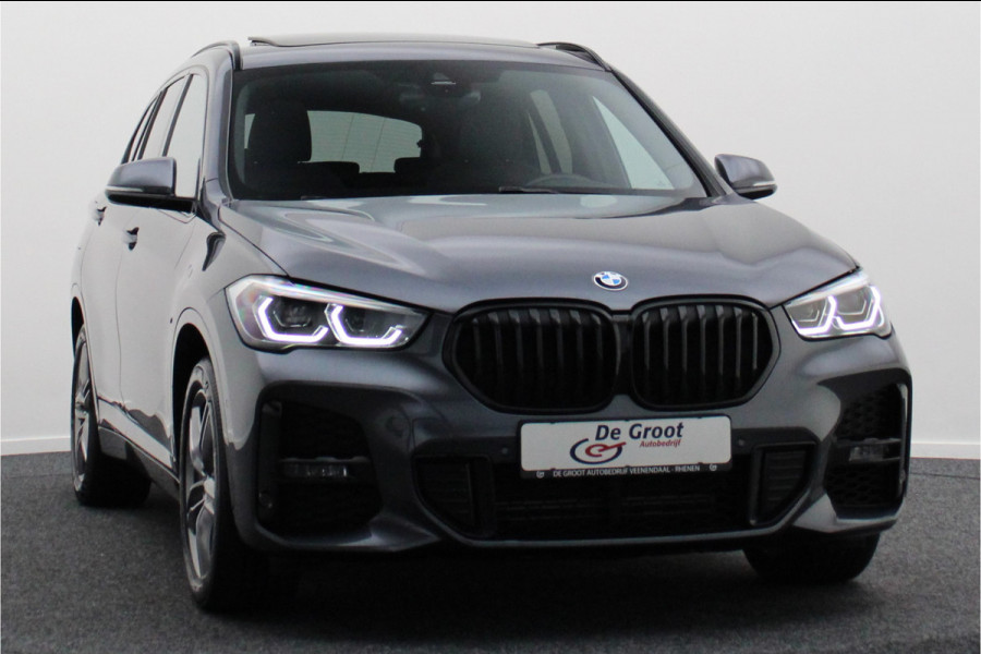 BMW X1 xDrive25e High Executive M-pakket Leer, Panoramadak, Camera, Cruise, Navigatie, DAB, Trekhaak, 18''