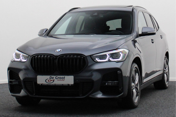 BMW X1 xDrive25e High Executive M-pakket Leer, Panoramadak, Camera, Cruise, Navigatie, DAB, Trekhaak, 18''