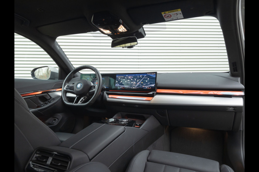 BMW 5 Serie 550e xDrive M-Sport - Onderstel Professional - Stoelventilatie - Head-up Display