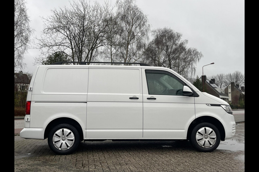 Volkswagen Transporter 2.0 TDI L1H1 26 Economy Business 90pk SCI  Trekhaak | Apple Carplay | Airco | Gestoffeerde laadruimte | Parkeersensoren