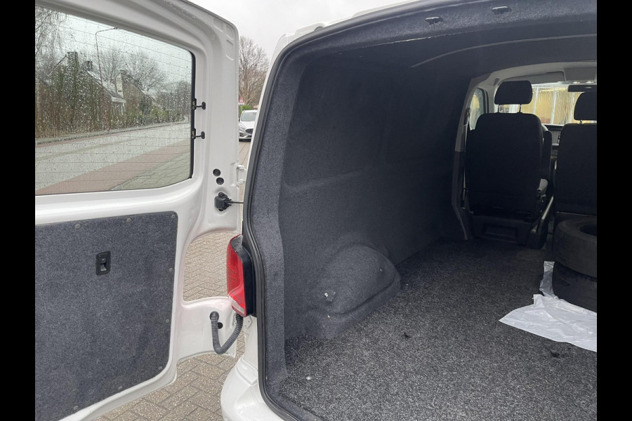 Volkswagen Transporter 2.0 TDI L1H1 26 Economy Business 90pk SCI  Trekhaak | Apple Carplay | Airco | Gestoffeerde laadruimte | Parkeersensoren