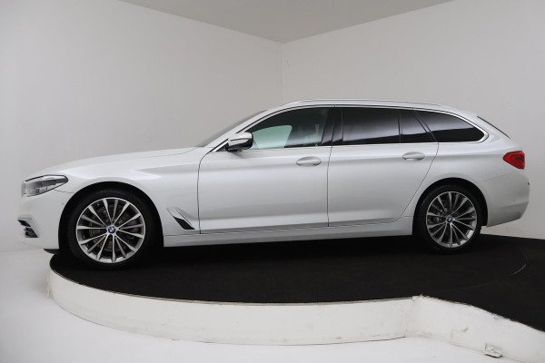 BMW 5 Serie Touring 520i Corporate Lease High Executive Automaat (VIRTUAL, PANORAMADAK, NAVIGATIE, STOELV, GOED ONDERH, NL-AUTO)