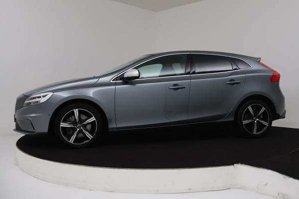 Volvo V40 1.5 T3 Polar+ Sport Automaat (PANORAMADAK, VIRTUAL, TREKHAAK, NAVIGATIE, STOELV, CLIMATE, NL-AUTO, GOED ONDERHOUDEN)