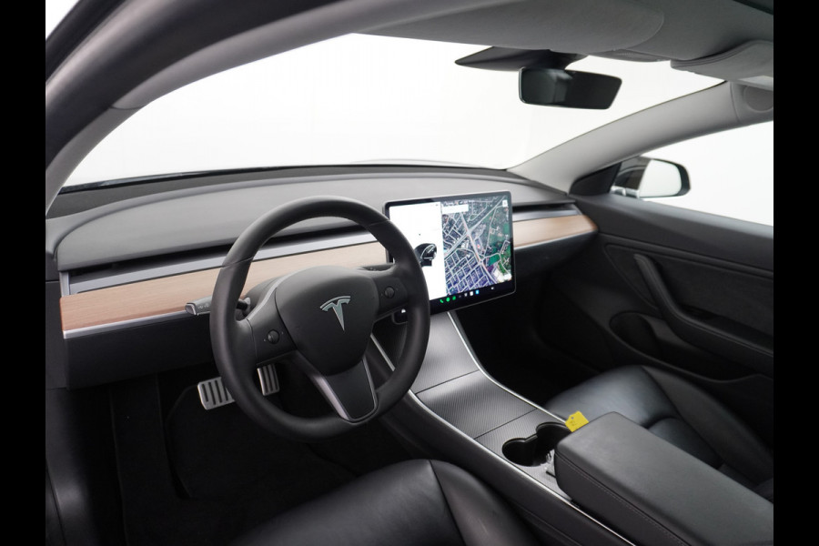 Tesla Model 3 Long Range 75kWh 463PK Full Self Driving 3 computer FSD v.b. Lmv 19" Premium-Audio 4wd Dual Motor AutoPilot Panoramadak Camera's Stoel en achterbank verwarming Keyless Electr.Stoelen-L+R+Easyaccess 1e Maand Gratis Premium Connectivity! Origineel Nederlandse auto! Grip en veiligheid door 4wd AWD vierwielaandrijving