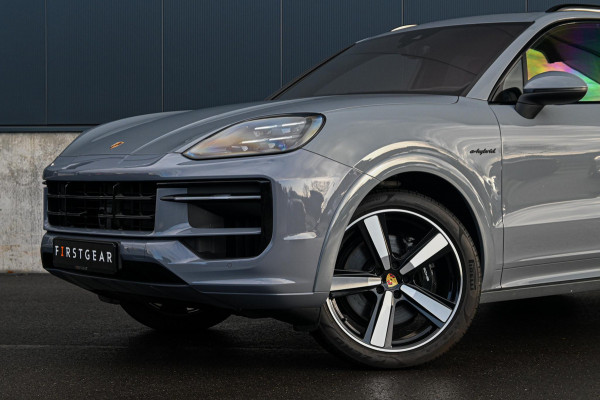 Porsche Cayenne 3.0 E-Hybrid *Burmester / Entertainment achter (TV) / Bijrijder-Display / Panorama / Soft-Close / HUD*