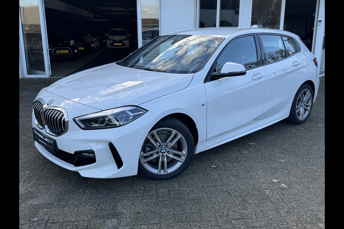 BMW 1-serie 118i M Sport pakket, Live Cockpit Professional, DAB-tuner, Shadow-line Een proefrit levert het bewijs. Neem contact op en we maken een afspraak!