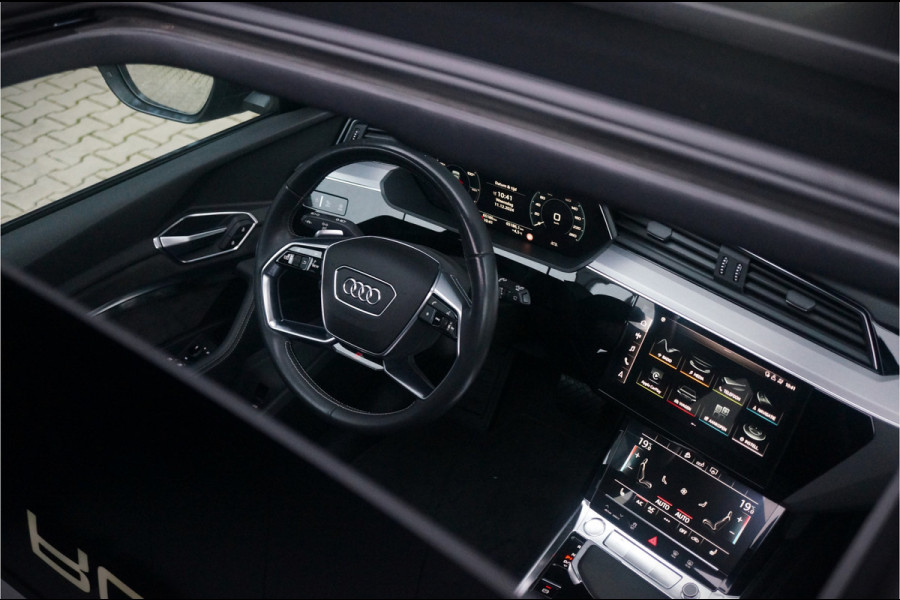 Audi e-tron e-tron 50 quattro Launch edition Black 71 kWh | S-Line | Panoramadak | Memory Seats | Trekhaak | Luchtvering | Adaptive Cruise Control | Camera | Keyless | Matrix LED | Leder | Stoelverwarming | NAP | BTW