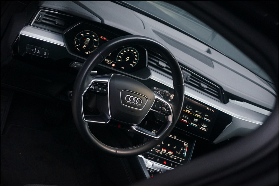 Audi e-tron e-tron 50 quattro Launch edition Black 71 kWh | S-Line | Panoramadak | Memory Seats | Trekhaak | Luchtvering | Adaptive Cruise Control | Camera | Keyless | Matrix LED | Leder | Stoelverwarming | NAP | BTW