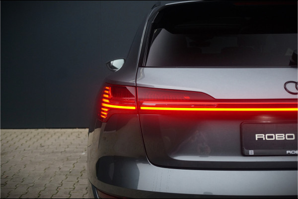 Audi e-tron e-tron 50 quattro Launch edition Black 71 kWh | S-Line | Panoramadak | Memory Seats | Trekhaak | Luchtvering | Adaptive Cruise Control | Camera | Keyless | Matrix LED | Leder | Stoelverwarming | NAP | BTW