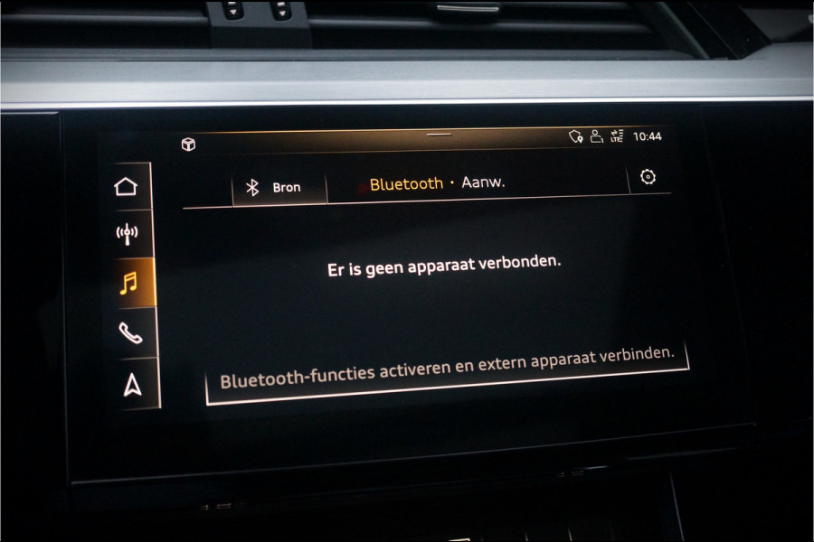 Audi e-tron e-tron 50 quattro Launch edition Black 71 kWh | S-Line | Panoramadak | Memory Seats | Trekhaak | Luchtvering | Adaptive Cruise Control | Camera | Keyless | Matrix LED | Leder | Stoelverwarming | NAP | BTW