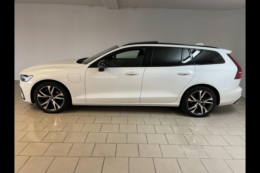 Volvo V60 2.0 T6 Recharge AWD R-Design 340PK PANO DAK AIRCO CLIMA NAVI CRUISE STOELVERW STUURVERW BLUETOOTH LEER VELGEN NIEUWSTAAT