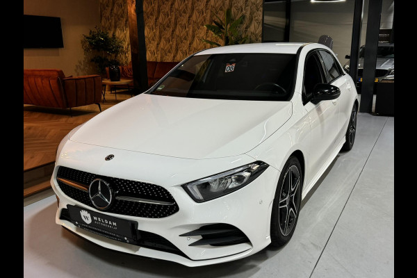 Mercedes-Benz A-Klasse 180 Business Solution AMG Garantie Night Pakket Xenon Ambient Light Leder Rijklaar