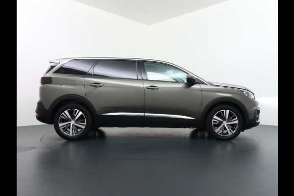 Peugeot 5008 1.5 HDI Allure 7PL VAN: 24.900,- VOOR 21.877,- EINDEJAARSVOORDEEL: 3.023,- | STOELVERWARMING | CAMERA | NAVIBYCARPLAY