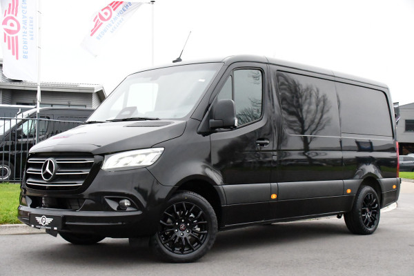 Mercedes-Benz Sprinter 319 1.9 CDI L2 Pro Black Edition Adaptieve Cruise, 360 Camera, 190PK, Automaat, Carplay, 3500KG Trekhaak, LED, Multimedia, Stoelverwarming, UNIEK!