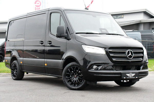 Mercedes-Benz Sprinter 319 1.9 CDI L2 Pro Black Edition Adaptieve Cruise, 360 Camera, 190PK, Automaat, Carplay, 3500KG Trekhaak, LED, Multimedia, Stoelverwarming, UNIEK!