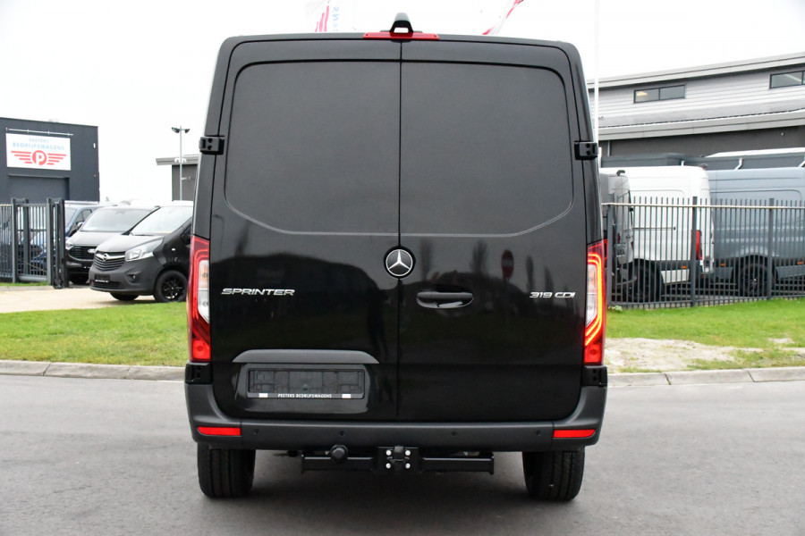 Mercedes-Benz Sprinter 319 1.9 CDI L2 Pro Black Edition Adaptieve Cruise, 360 Camera, 190PK, Automaat, Carplay, 3500KG Trekhaak, LED, Multimedia, Stoelverwarming, UNIEK!