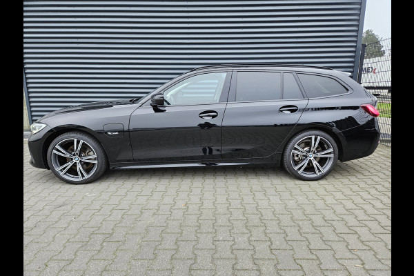 BMW 3 Serie Touring 320e M Sportline Plug In Hybrid Dealer O.H PHEV | Laser LED | Head Up | Keyless | 19"L.M | Apple Carplay | Sfeerverlichting |  Navi Pro |