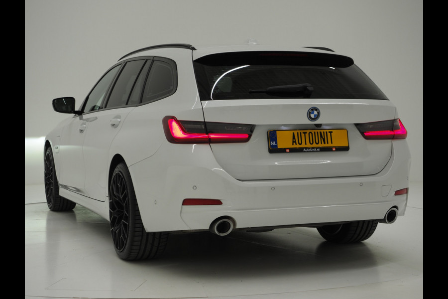 BMW 3 Serie Touring 320e LCI Shadow | Camera | Sportstoelen | LED | Dodehoek | Carplay