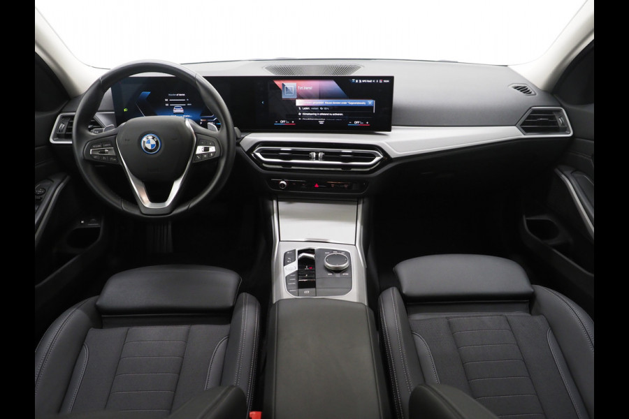 BMW 3 Serie Touring 320e LCI Shadow | Camera | Sportstoelen | LED | Dodehoek | Carplay