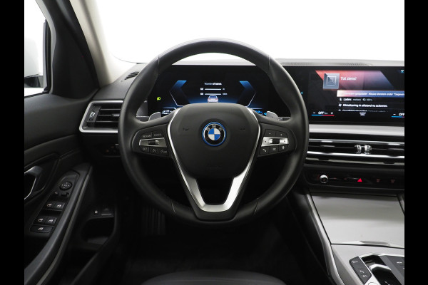 BMW 3 Serie Touring 320e LCI Shadow | Camera | Sportstoelen | LED | Dodehoek | Carplay