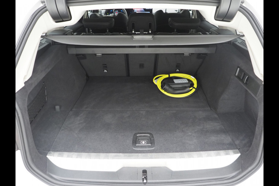 BMW 3 Serie Touring 320e LCI Shadow | Camera | Sportstoelen | LED | Dodehoek | Carplay