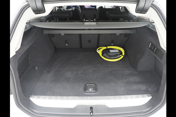 BMW 3 Serie Touring 320e LCI Shadow | Camera | Sportstoelen | LED | Dodehoek | Carplay