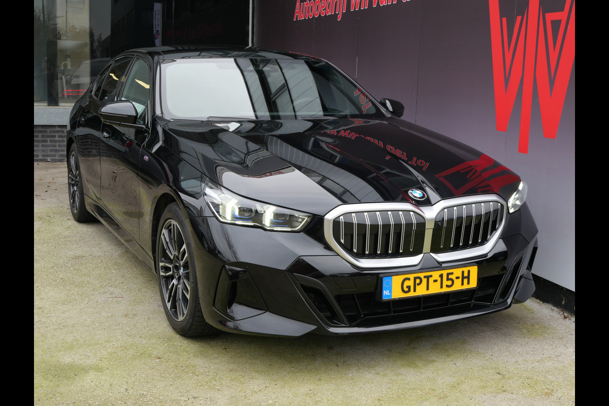 BMW 5 Serie 520i M-SPORT | PANORAMA | H.U.D. | A.C.C. | HARMAN KARDON | FABRIEKSGARANTIE!!