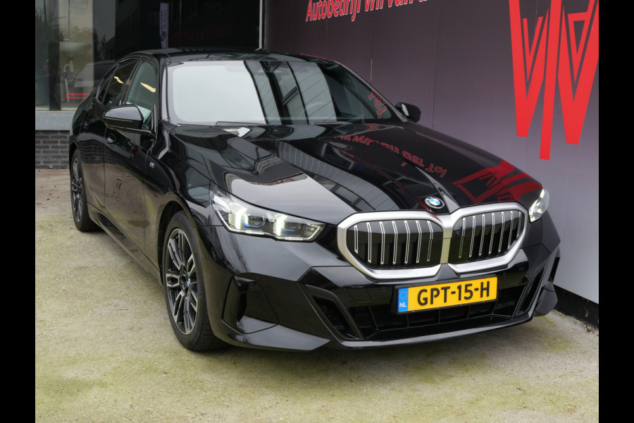 BMW 5 Serie 520i M-SPORT | PANORAMA | H.U.D. | A.C.C. | HARMAN KARDON | FABRIEKSGARANTIE!!