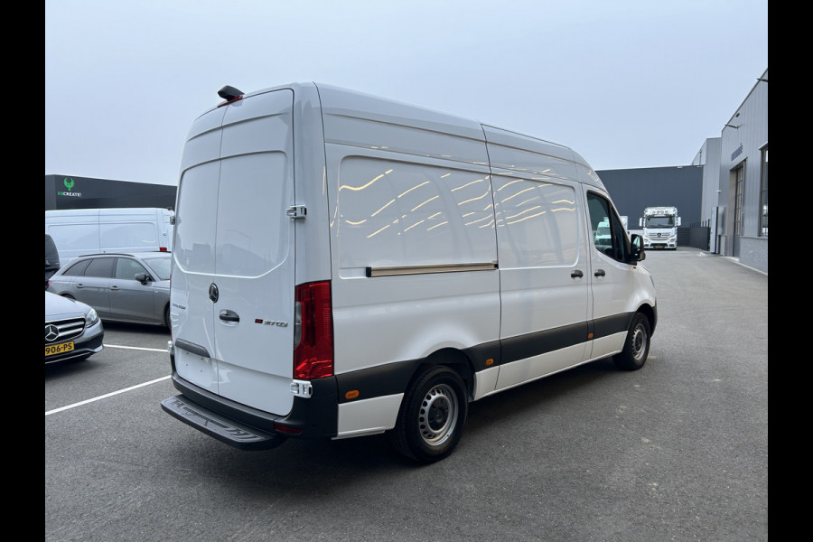 Mercedes-Benz Sprinter 317 CDI L2 H2 MBUX / Navigatie / Camera / Parkeersensoren / Cruise control / Airco / 270 Graden achterdeuren