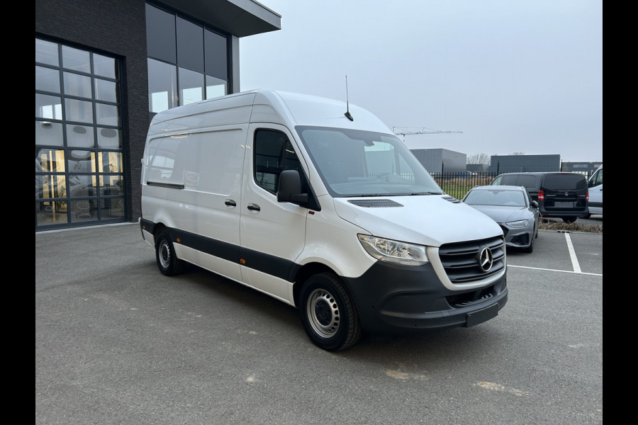 Mercedes-Benz Sprinter 317 CDI L2 H2 MBUX / Navigatie / Camera / Parkeersensoren / Cruise control / Airco / 270 Graden achterdeuren