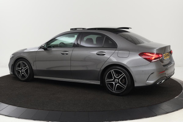 Mercedes-Benz A-Klasse 180 AMG | Panoramadak | Matrix LED | Sfeerverlichting | Keyless | Camera | Carplay | Leder/Alcantara | Memory | Stoelverwarming | Widescreen | Navigatie