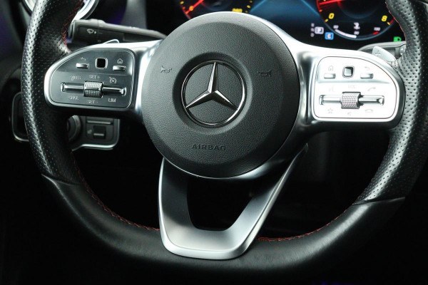 Mercedes-Benz A-Klasse 180 AMG | Panoramadak | Matrix LED | Sfeerverlichting | Keyless | Camera | Carplay | Leder/Alcantara | Memory | Stoelverwarming | Widescreen | Navigatie