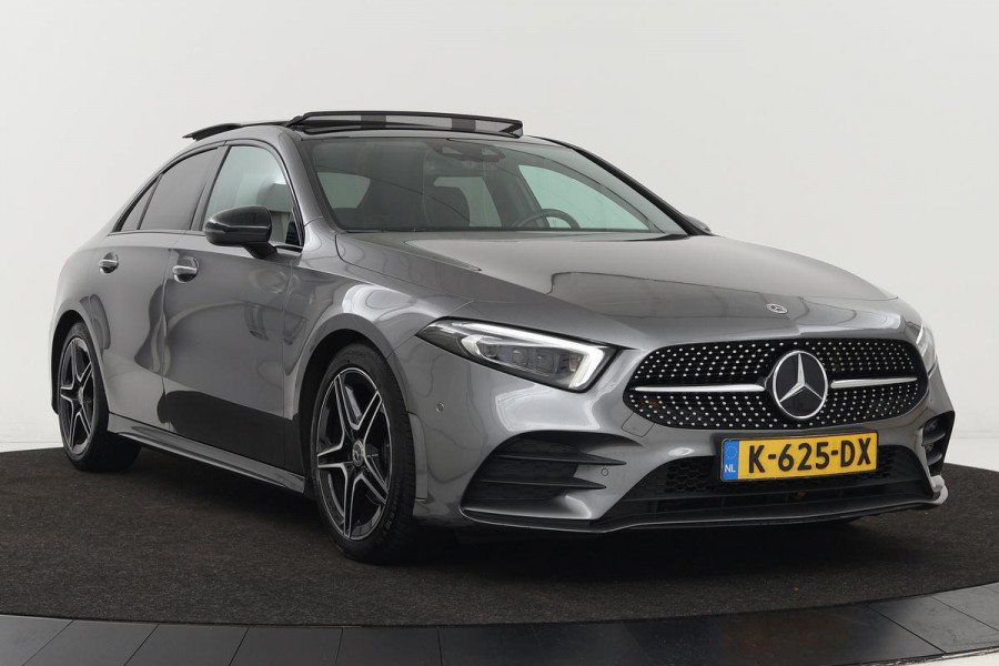 Mercedes-Benz A-Klasse 180 AMG | Panoramadak | Matrix LED | Sfeerverlichting | Keyless | Camera | Carplay | Leder/Alcantara | Memory | Stoelverwarming | Widescreen | Navigatie