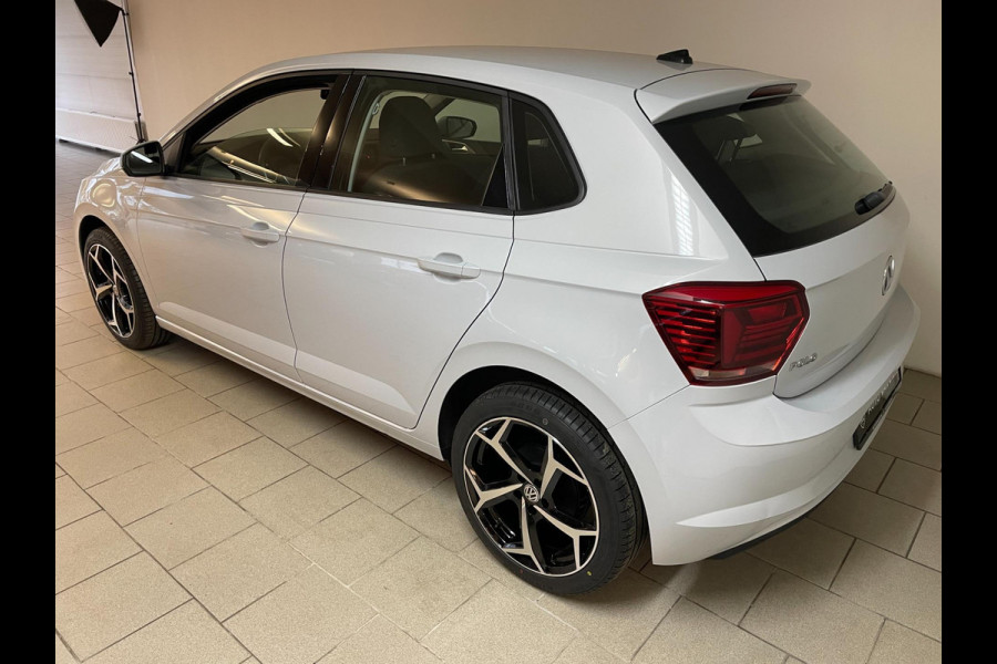 Volkswagen Polo 1.0 TSI Comfortline AIRCO NAVI CRUISE BLUETOOTH 17INCH VELGEN APPLE CARPLAY METALLIC LAK ZEER NETTE AUTO