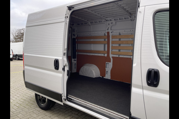 Fiat Ducato 30 2.3 MultiJet L2H2 / vaste prijs rijklaar € 20.950 ex btw / lease vanaf € 375 / cruise en climate control / euro 6 / achteruit rijcamera / navigatie !