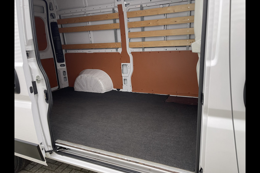 Fiat Ducato 30 2.3 MultiJet L2H2 / vaste prijs rijklaar € 20.950 ex btw / lease vanaf € 375 / cruise en climate control / euro 6 / achteruit rijcamera / navigatie !