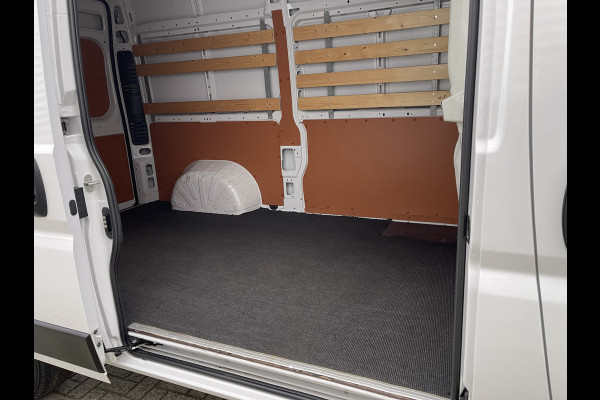 Fiat Ducato 30 2.3 MultiJet L2H2 / vaste prijs rijklaar € 20.950 ex btw / lease vanaf € 375 / cruise en climate control / euro 6 / achteruit rijcamera / navigatie !