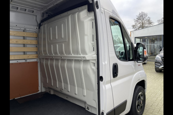 Fiat Ducato 30 2.3 MultiJet L2H2 / vaste prijs rijklaar € 20.950 ex btw / lease vanaf € 375 / cruise en climate control / euro 6 / achteruit rijcamera / navigatie !