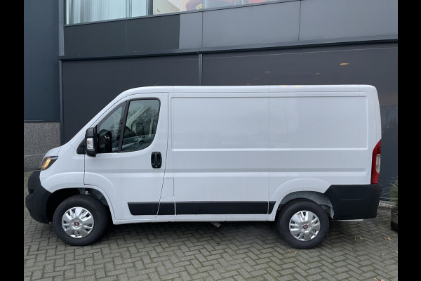 Fiat Ducato 30 2.2 MultiJet L1H1 uit voorraad leverbaar - PDC - achteruitrij camera - trekhaak - parkeersensoren achter - cruise control - Climate control - navigatie - Bluetooth - Radio - 3 zitplaatsen voor - Tussenschot volledig - zijschuifdeur rechts