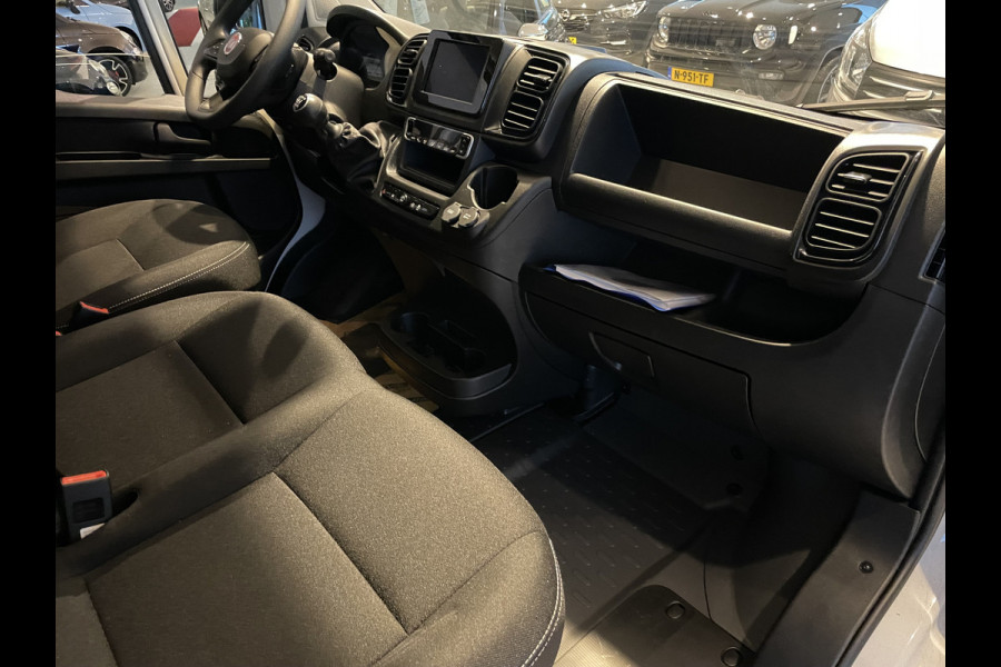 Fiat Ducato 30 2.2 MultiJet L1H1 uit voorraad leverbaar - PDC - achteruitrij camera - trekhaak - parkeersensoren achter - cruise control - Climate control - navigatie - Bluetooth - Radio - 3 zitplaatsen voor - Tussenschot volledig - zijschuifdeur rechts