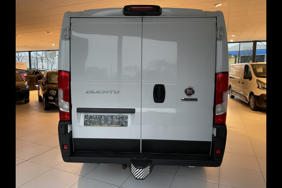 Fiat Ducato 30 2.2 MultiJet L1H1 uit voorraad leverbaar - PDC - achteruitrij camera - trekhaak - parkeersensoren achter - cruise control - Climate control - navigatie - Bluetooth - Radio - 3 zitplaatsen voor - Tussenschot volledig - zijschuifdeur rechts