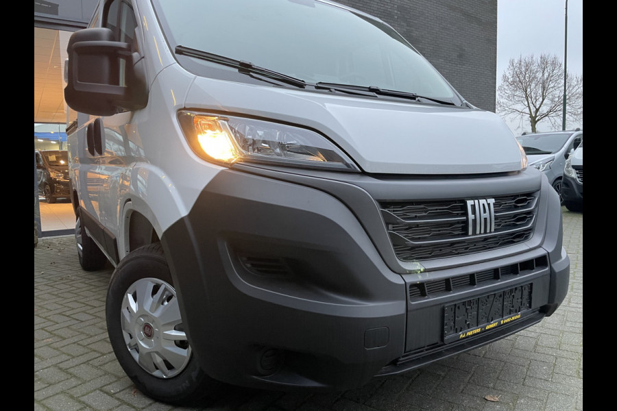 Fiat Ducato 30 2.2 MultiJet L1H1 uit voorraad leverbaar - PDC - achteruitrij camera - trekhaak - parkeersensoren achter - cruise control - Climate control - navigatie - Bluetooth - Radio - 3 zitplaatsen voor - Tussenschot volledig - zijschuifdeur rechts