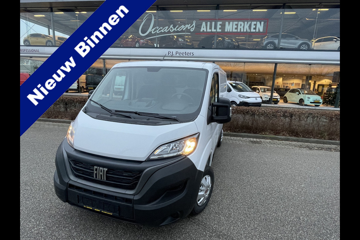 Fiat Ducato 30 2.2 MultiJet L1H1 uit voorraad leverbaar - PDC - achteruitrij camera - trekhaak - parkeersensoren achter - cruise control - Climate control - navigatie - Bluetooth - Radio - 3 zitplaatsen voor - Tussenschot volledig - zijschuifdeur rechts